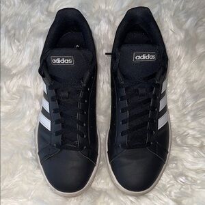 Adidas Women’s Black Sneakers Womens size 9.5